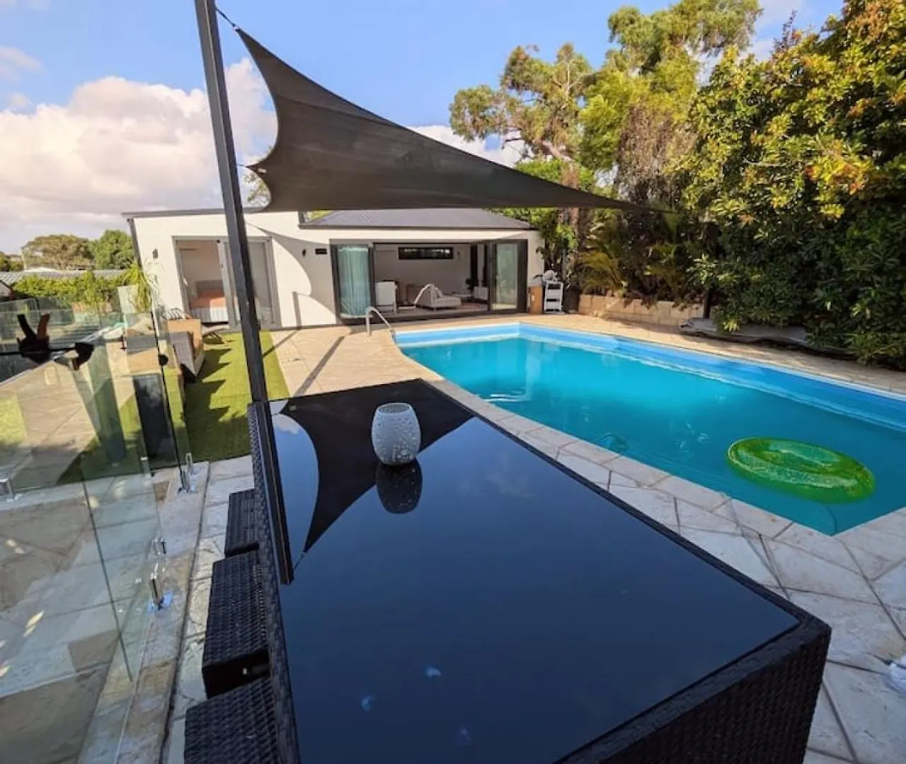 Pool House Villa Perth Holiday home